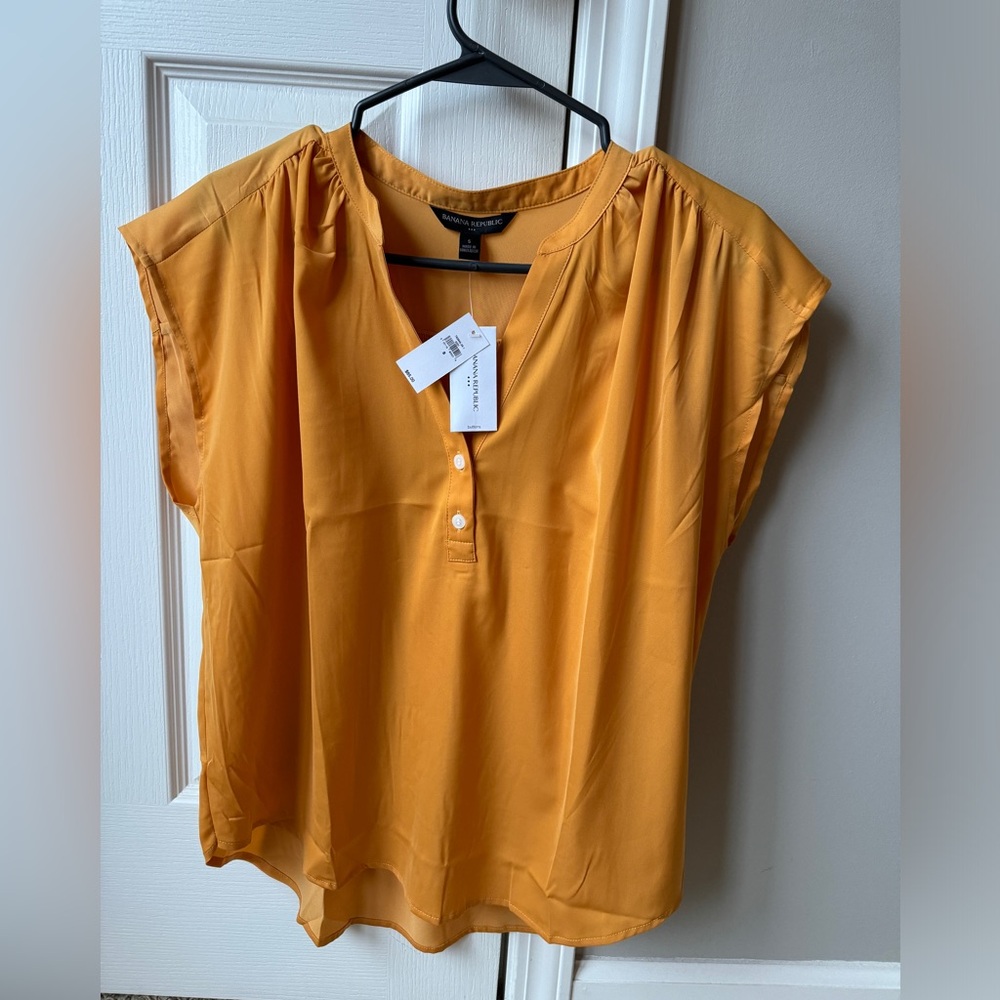 NWT Banana Republic Yellow Shirt size small.